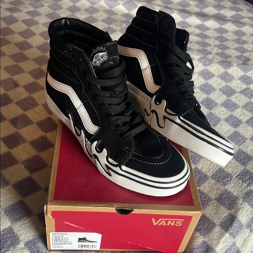 Vans Unisex 10.5W/9M Black and White High-Top Sneakers, in box